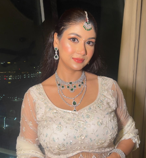 #Tulayraa's perfect blend of elegance and glamour.